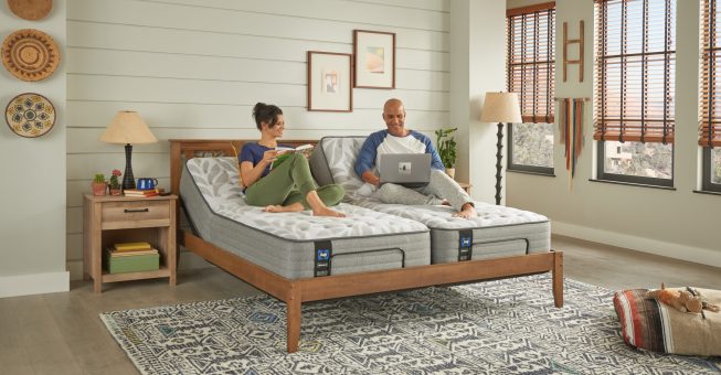 Sealy_National1_21SE-PPS4_TT_Spring_Posturepedic_SplitKing_EASE_Photography_Lifestyle30450 (1)