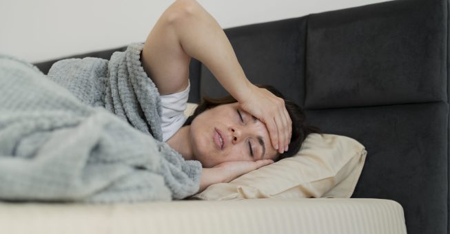 medium-shot-ill-woman-laying-bed